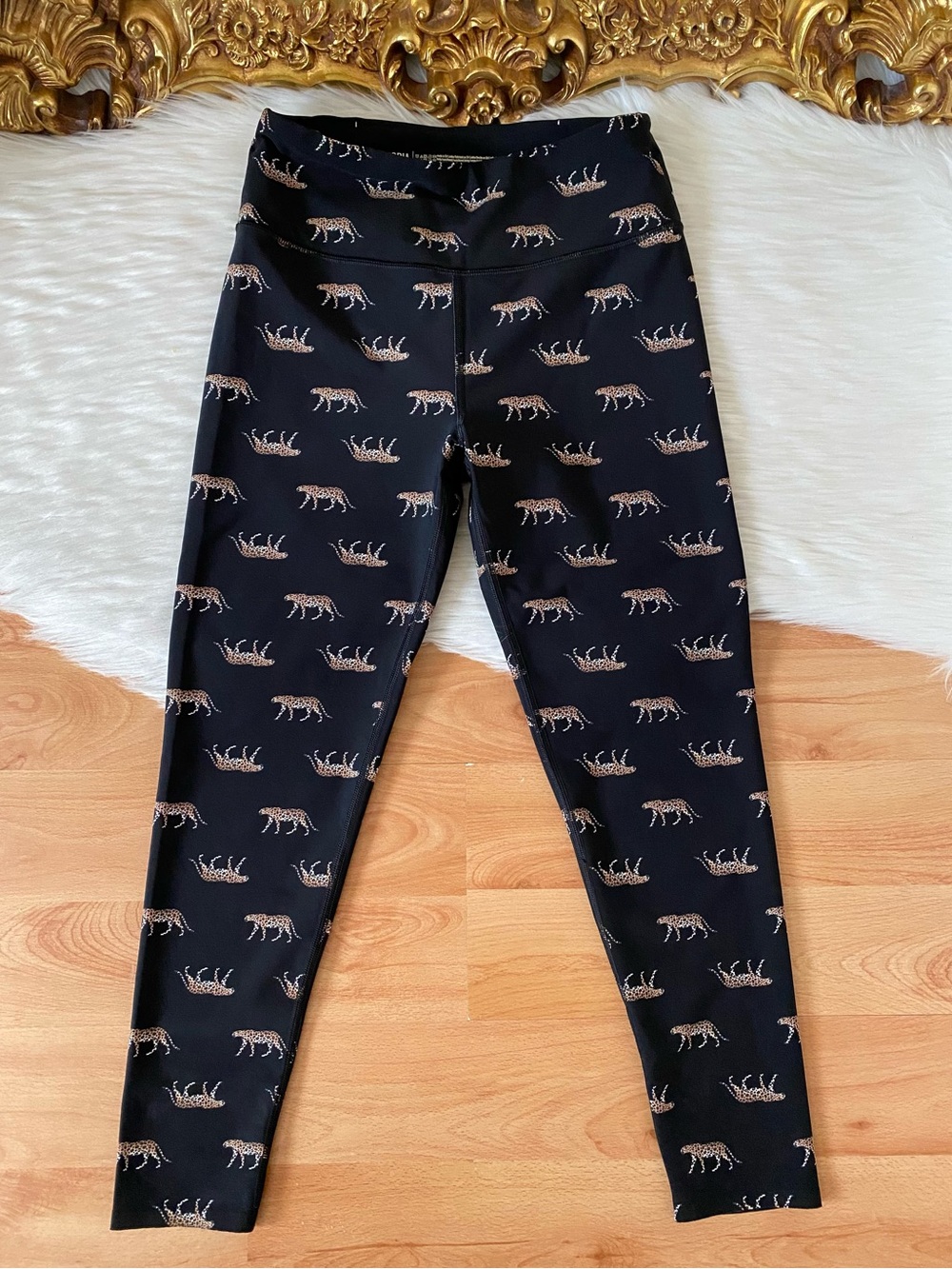 Victoria Secret Sport Leopard Total Knockout 7/8 Tight  Legging